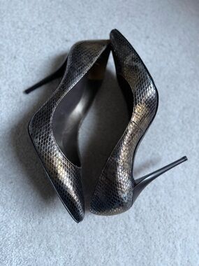 Stuart Weitzman pumps 10M